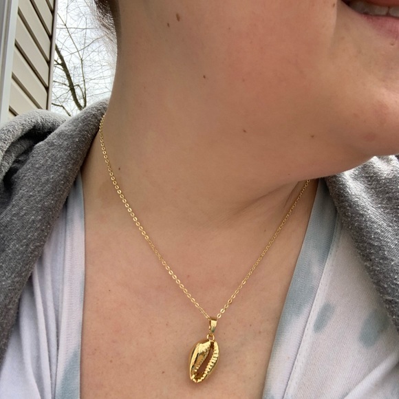 Cowrie Shell Boho Necklace - Picture 6 of 8